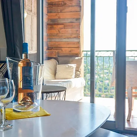 Le Hameau Magnifique Vue Mer Apartment *